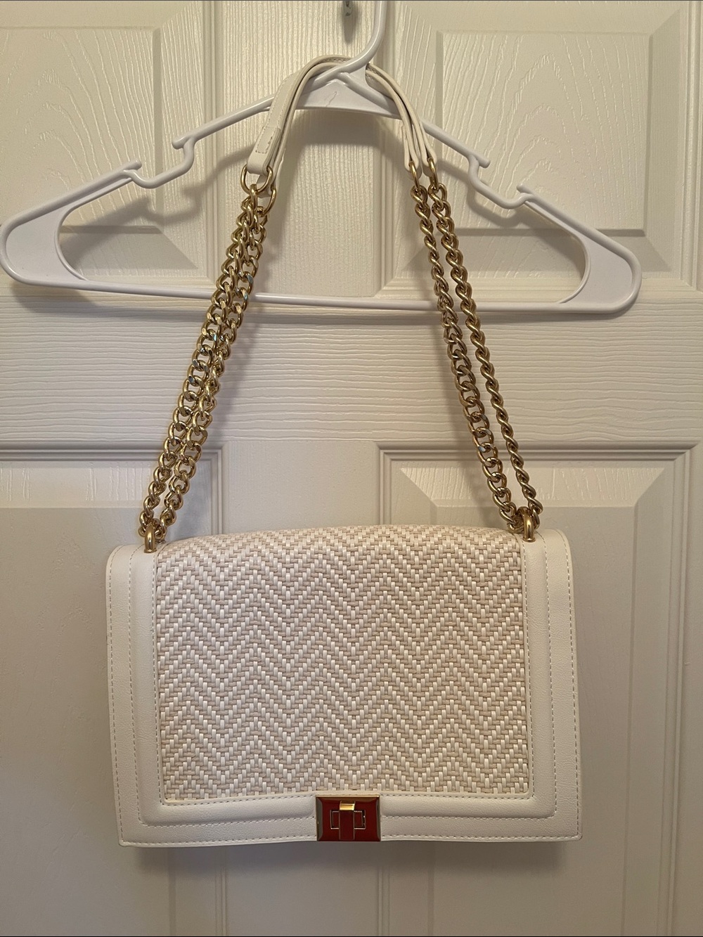INC International Concepts White Woven Shoulder Bag with Gold Chain